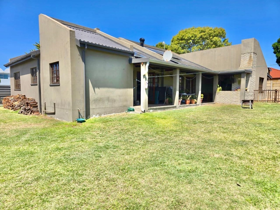 3 Bedroom Property for Sale in Stilbaai Wes Western Cape